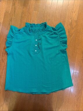 Women’s emerald green Ruffle Sleeve Blouse sleeveless